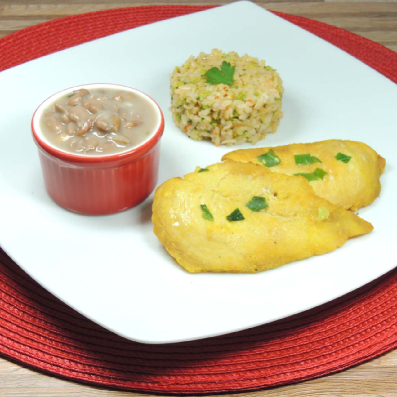 Arroz Integral com Brócolis com Feijão Carioca e Filé de Frango