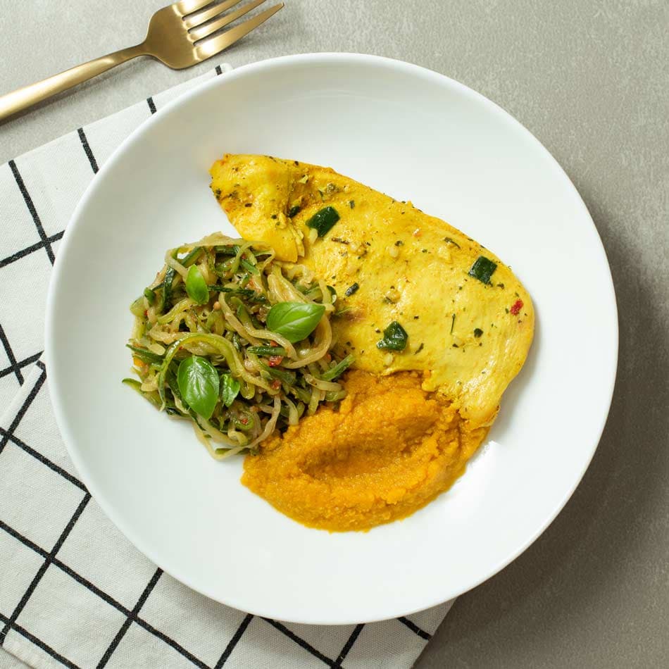 Filé de Frango com Purê de Abóbora e Espaguete de Abobrinha