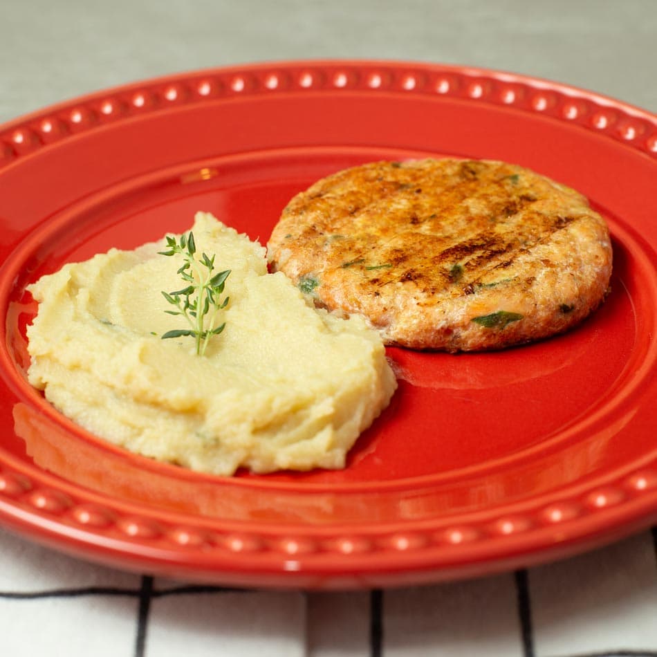 Hamburguer de Salmão com Purê de Batata Doce