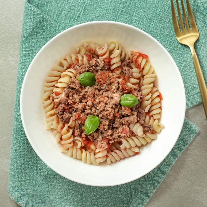 Macarrão Zero Glúten com Molho de Tomate Artesanal e Carne Moída