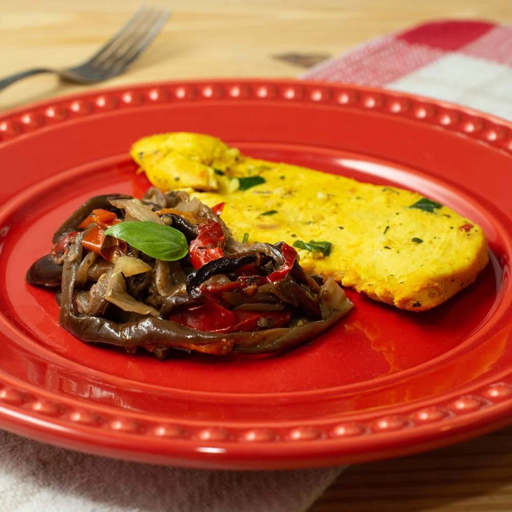 Filé de frango com caponata de berinjela